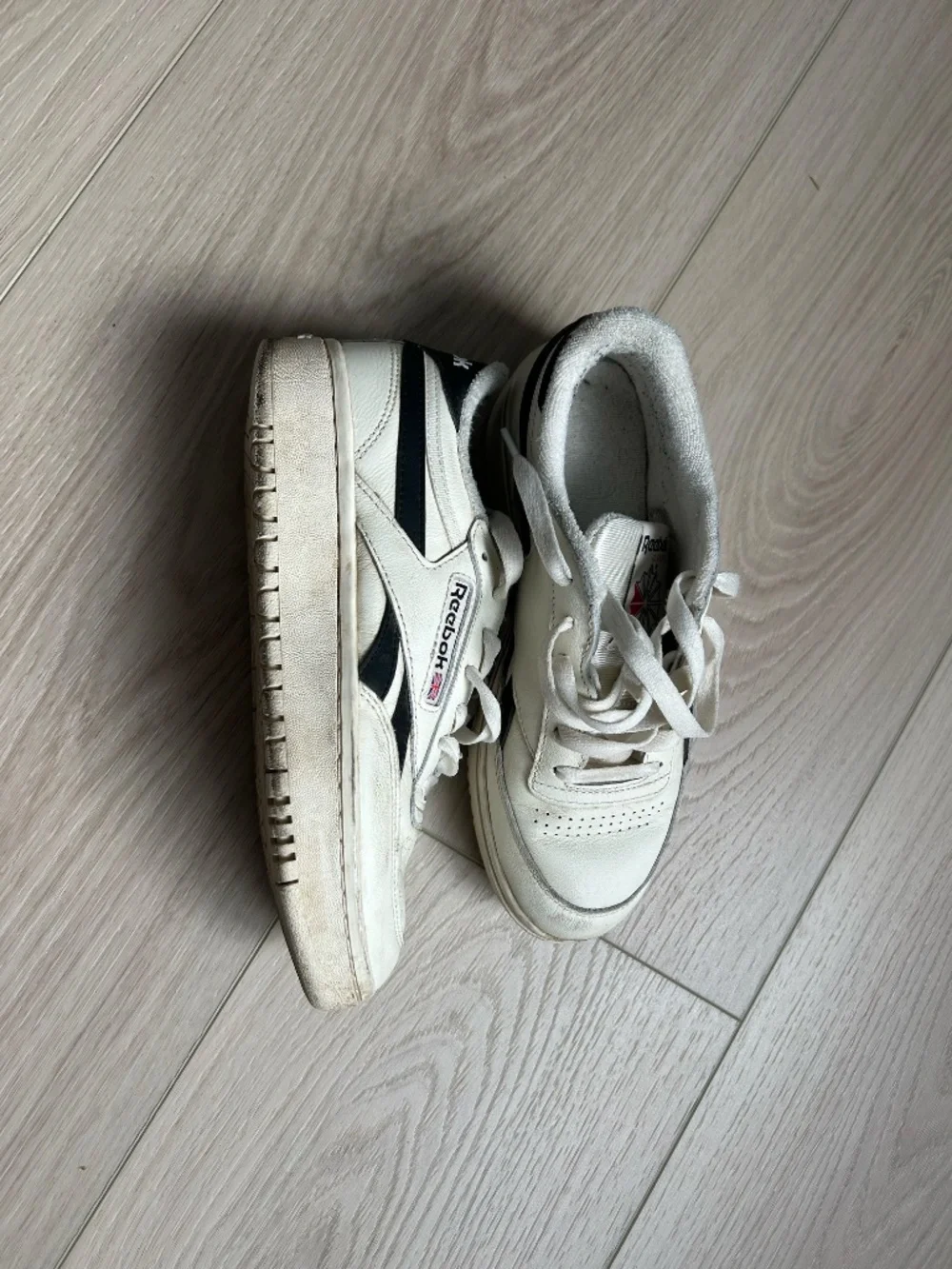 Reebok - Picture 3 of 3